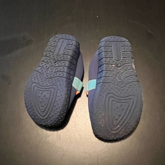 Blue Kids Cat & Jack Velcro Water Shoes, Size 8 - Picture 5 of 5